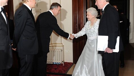 Karalienė Elizabeth II su Karali&scaron;kųjų operos namų vadovais