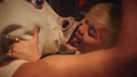 Miley Cyrus &bdquo;Decisions&ldquo; vaizdo klipe