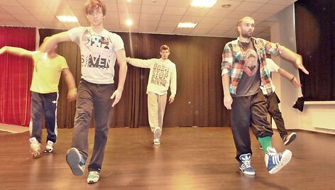 &bdquo;Show Makers&ldquo; akademijos &scaron;okejai