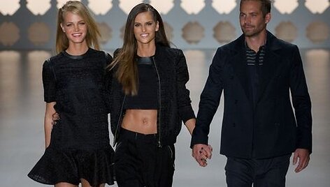I&scaron; kairės: Erin Heatherton, Izabel Goulart ir Paulas Walkeris