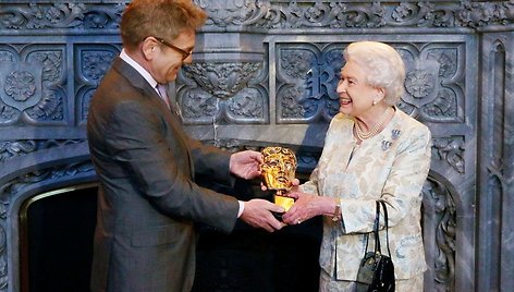 Karalienė Elizabeth II ir Kennethas Branaghas