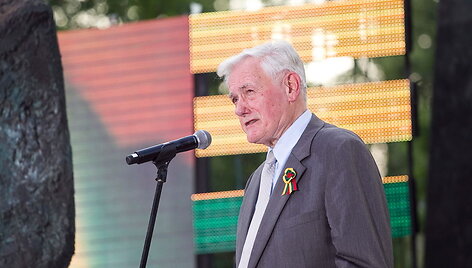 Valdas Adamkus