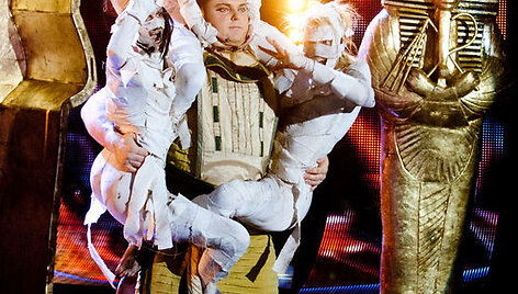 Žydrūnas Savickas,Jonas Jonu&scaron;as ir &bdquo;Pop ladies&ldquo;