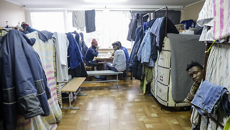 Migrantai Kybartų užsieniečių registracijos centre