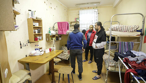 Migrantai Kybartų užsieniečių registracijos centre