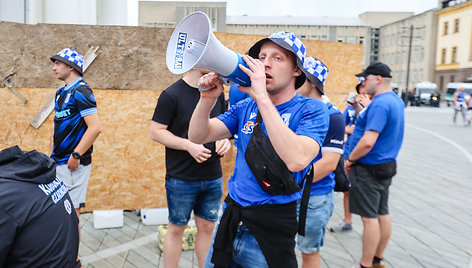 Pozanės „Lech" sirgalių eisena į „Dariaus ir Girėno stadioną"