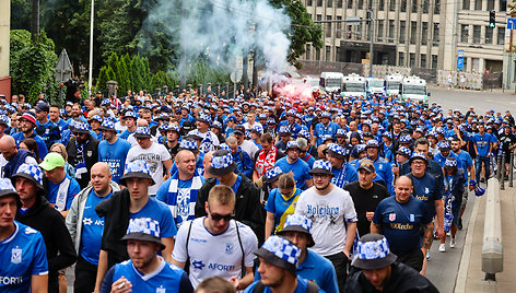 Pozanės „Lech" sirgalių eisena į „Dariaus ir Girėno stadioną"