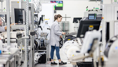 Spaudos konferencija ir mokytojų-elektronikos entuziastų apdovanojimai  &bdquo;Hella Lithuania&ldquo; gamykloje