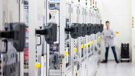 Spaudos konferencija ir mokytojų-elektronikos entuziastų apdovanojimai  „Hella Lithuania“ gamykloje