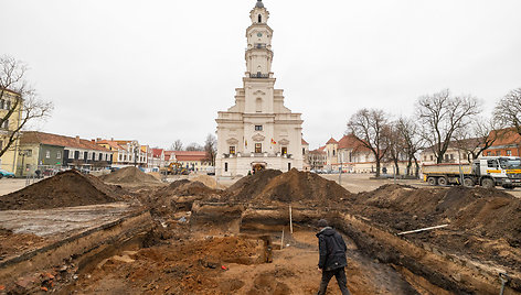 Archeologiniai kasinėjimai Kauno Rotušės aikštėjė