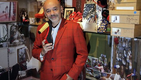 Per metus Ch. Louboutinas parduoda apie 600 tūkstančių batelių porų.