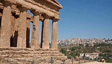 Konkordija ir Agrigento fone