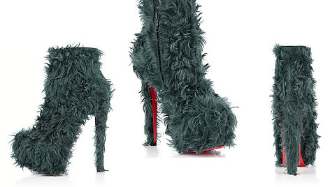 Ch. Louboutino kūryba - kailiuku padabinti raudonpadžiai &bdquo;Daf Booty&ldquo;