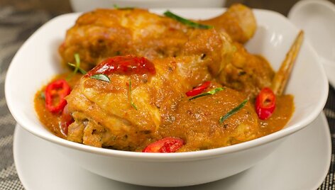 Kepta vi&scaron;ta su aitriąja paprika