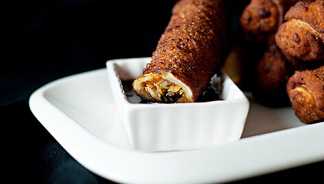 Suktinukai su vi&scaron;tienos ir daržovių įdaru &bdquo;Egg Rolls&ldquo;