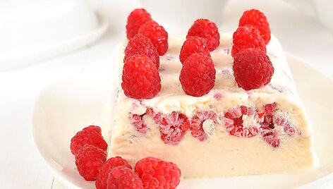 Pusiau &scaron;altas itali&scaron;kas desertas &bdquo;semifreddo&ldquo;