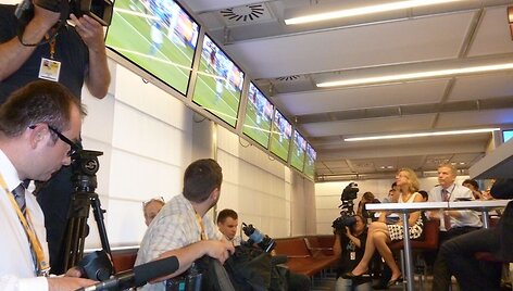 Žurnalistai stebi Europos futbolo čempionato pusfinalio varžybas tarp Vokietijos ir Italijos