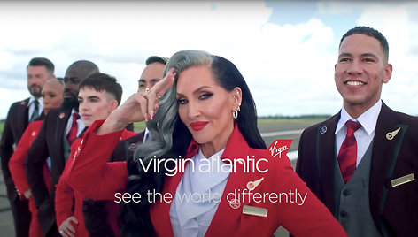 „Virgin Atlantic“ žengė netradicinį žingsnį – atsisakė nurodymo darbuotojams dėvėti drabužius, atitinkančius jų fizinę lyt