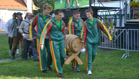 Amatų, muzikos ir alaus festivalio dalyviai