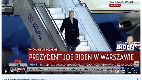 Joe Bideno išlipimas iš lėktuvo Varšuvoje