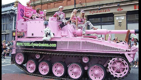 Tai &ndash; vaizdas iš vieno &bdquo;Pride&ldquo; renginio prieš keliolika metų, ne Ukrainai skirta parama