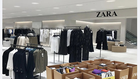 Šia nuotrauka buvo reklamuojamas „Zara“ parduotuvės Jungtinėje Karalystėje atidarymas