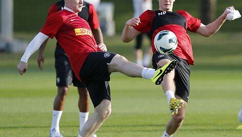 Wayne'as Rooney ir Nickas Powellas