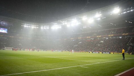 Sniegas futbolo rungtynių metu