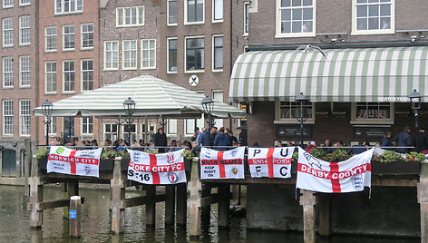 Anglijos rinktinės sirgaliai Amsterdame