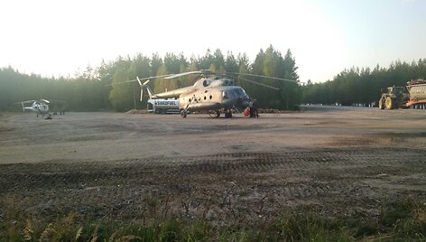 Karinių oro pajėgų sraigtasparnis gesina gaisrus &Scaron;vedijoje