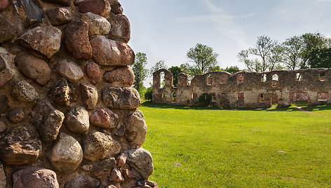 Livonijos ordino pilies griuvėsiai Dobelėje