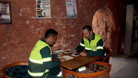 Turkijos šiukliavežiai atidarė išmestų knygų biblioteką