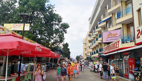 Pajūrio promenada Saulėtame krante