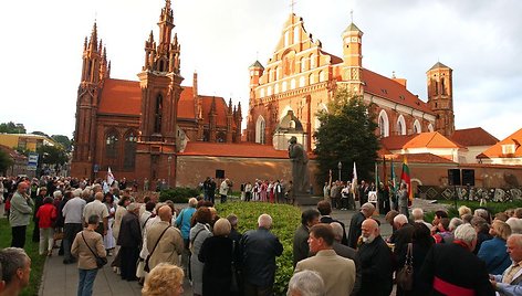 Prie A. Mickevičiaus paminklo minimos 1987 m. mitingo metinės