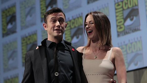 Josephas Gordonas-Levittas ir Emily Blunt per Toronto festivalį