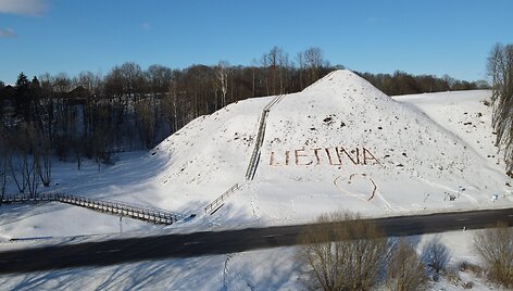 Vasario 16-osios minėjimas Jurbarko kra&scaron;te