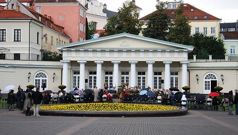 Prezidentūros kieme grojo kariuomenės orkestras