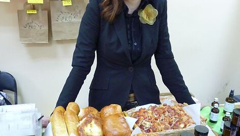 Neringa Mila&scaron;iūtė ekologi&scaron;kų produktų krautuvėlėje prekiauja ir &scaron;viežiomis bandelėmis