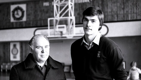 Arvydas Sabonis su tėvu Andriumi (1982 m.)