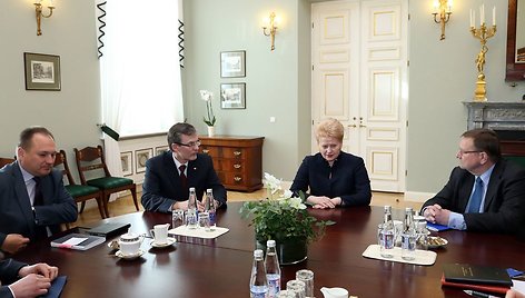 Dalia Grybauskaitė su Juozu Bernatoniu, Juliumi Sabatausku ir Gintaru Kryževičiumi