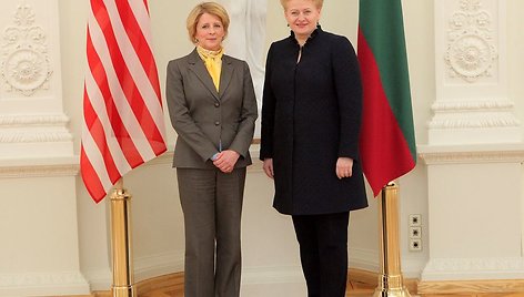 Dalia Grybauskaitė su Deborah Ann McCarthy 