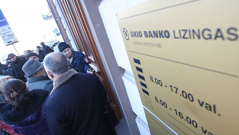 Eilės prie &Scaron;iaulių banko Vilniuje