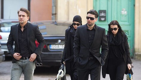 Ieva Stasiulevičiūtė (centre) ir Gytis &Scaron;apranauskas (de&scaron;inėje)