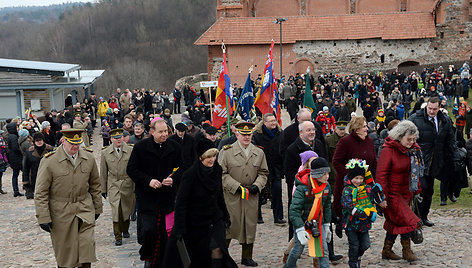 Gedimino pilies bokšte iškelta Lietuvos vėliava