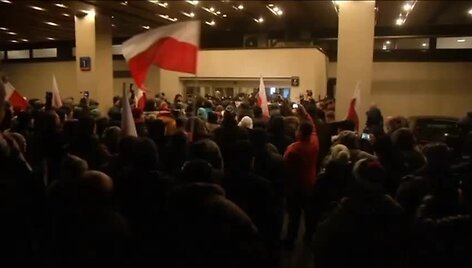 varsuvoje-antivyriausybinis-protestas