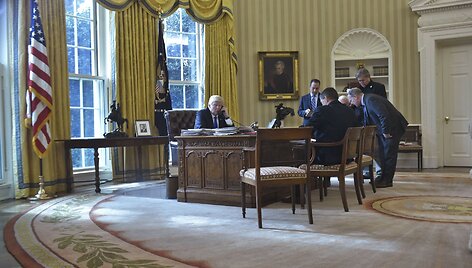 Donaldas Trumpas kalbasi su Vladimiru Putinu