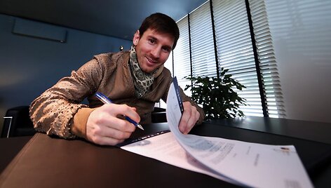Lionelis Messi pasira&scaron;ė naują sutartį su &bdquo;Barcelona&ldquo;.