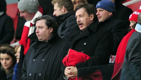 Stanas Kroenke (de&scaron;inėje)