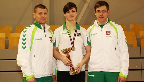 I&scaron; kairės: treneris Aivaras Kaselis, Danutė Domikaitytė ir treneris Andrius Stočkus