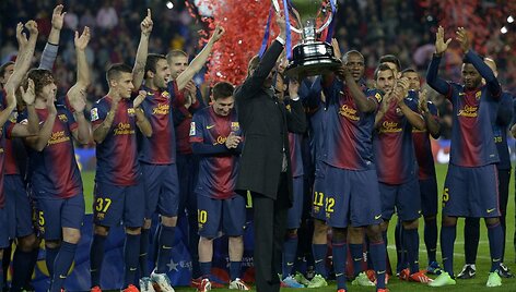 &bdquo;Barcelona&ldquo; komanda &scaron;venčia 2012/13 metų čempionų titulą.